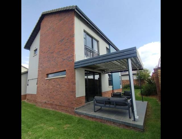 4 BEDROOM HOUSE FOR SALE IN COSMO CITY